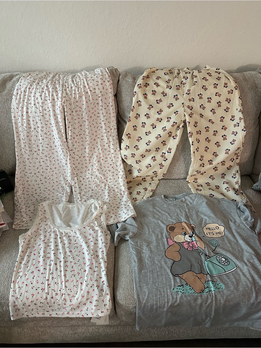Women’s Cozy Bear Graphic Pajama Set - Gray & Cream Floral